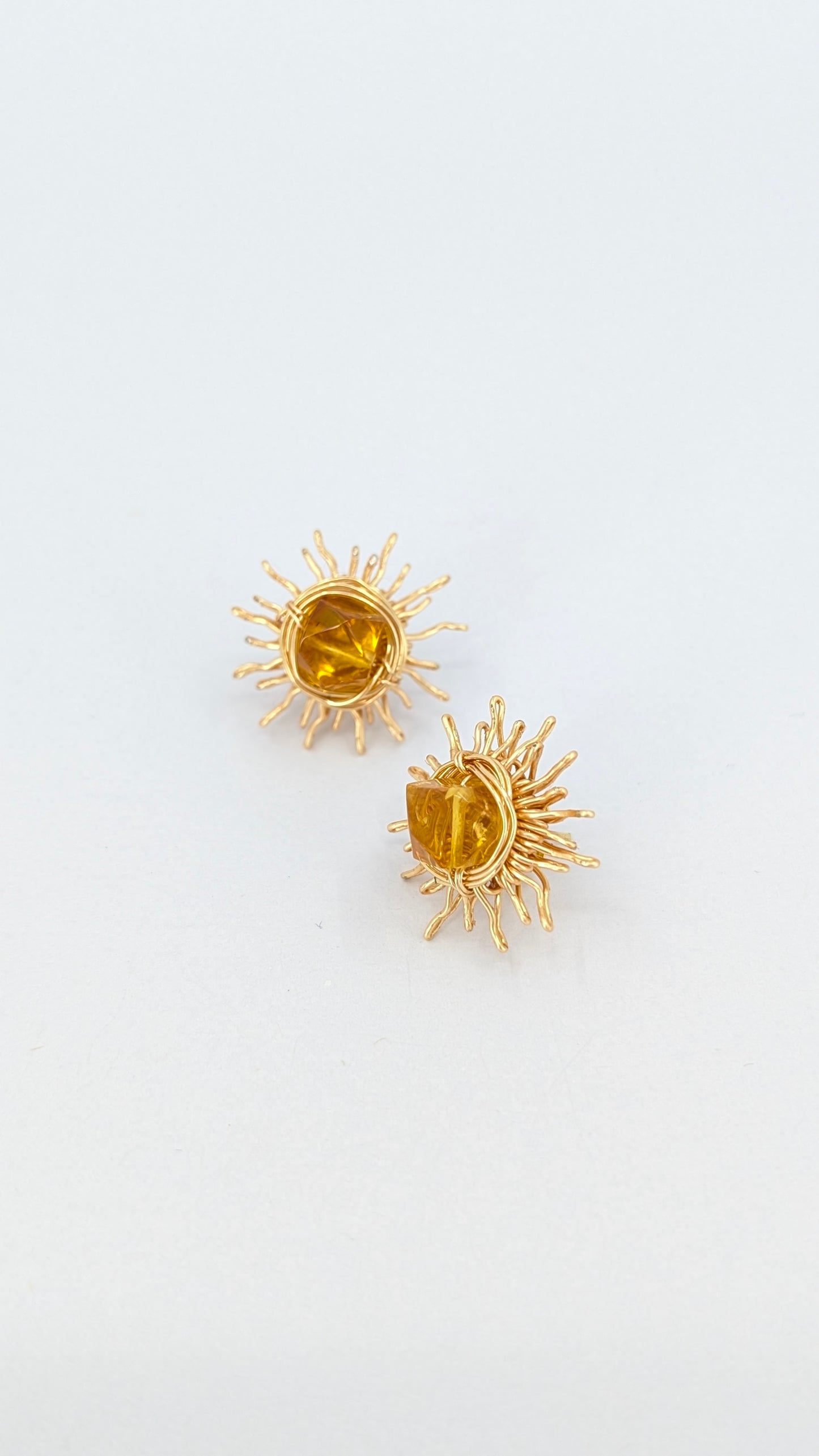 Aura solis Amber sunshine stud earring