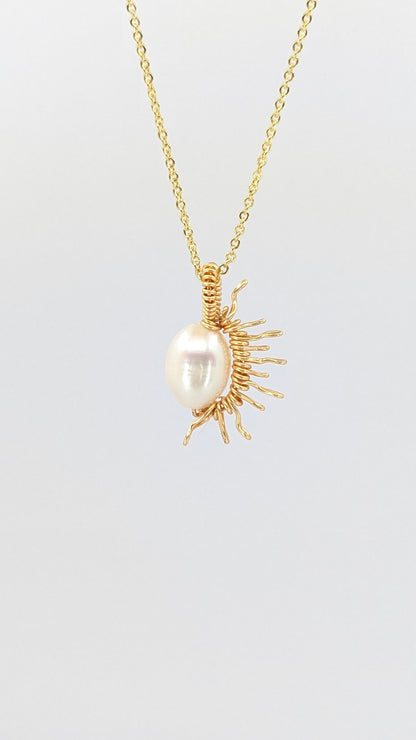 Dawn pearl necklace golden color