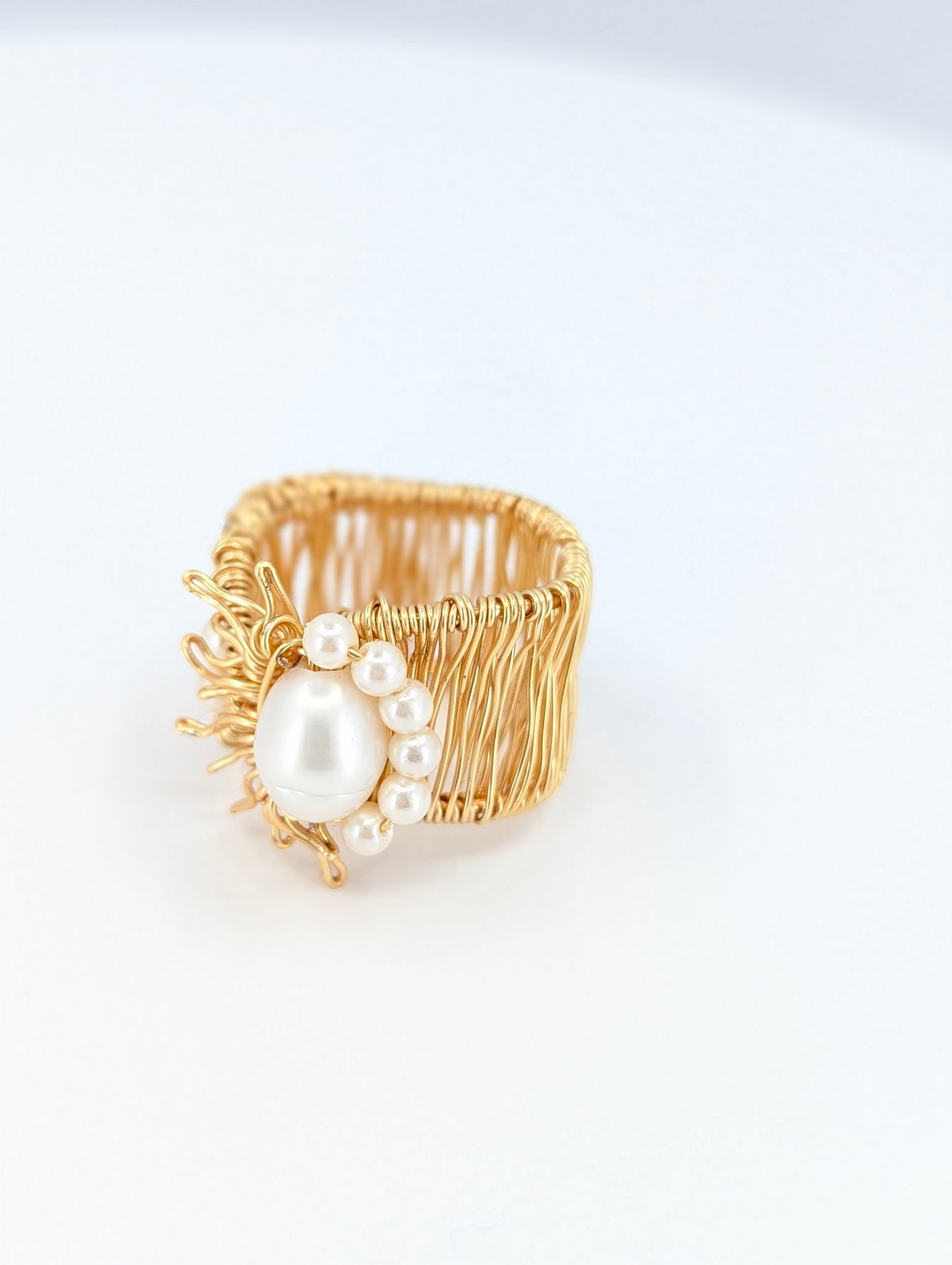 Half river pearls sunshines adjustable ring