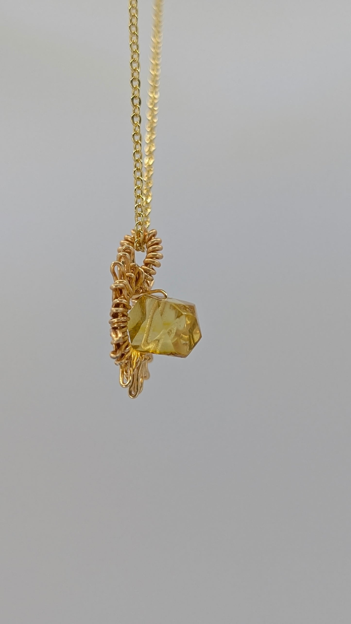 Amber Sunshine Necklace – Gold Tone (Geometric Amber)