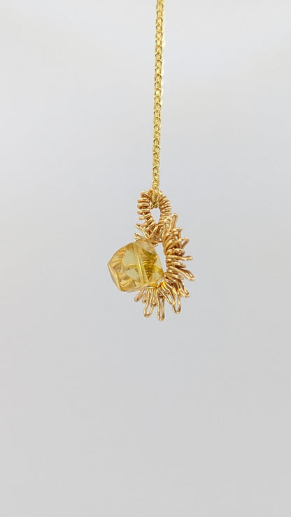 Amber Sunshine Necklace – Gold Tone (Geometric Amber)