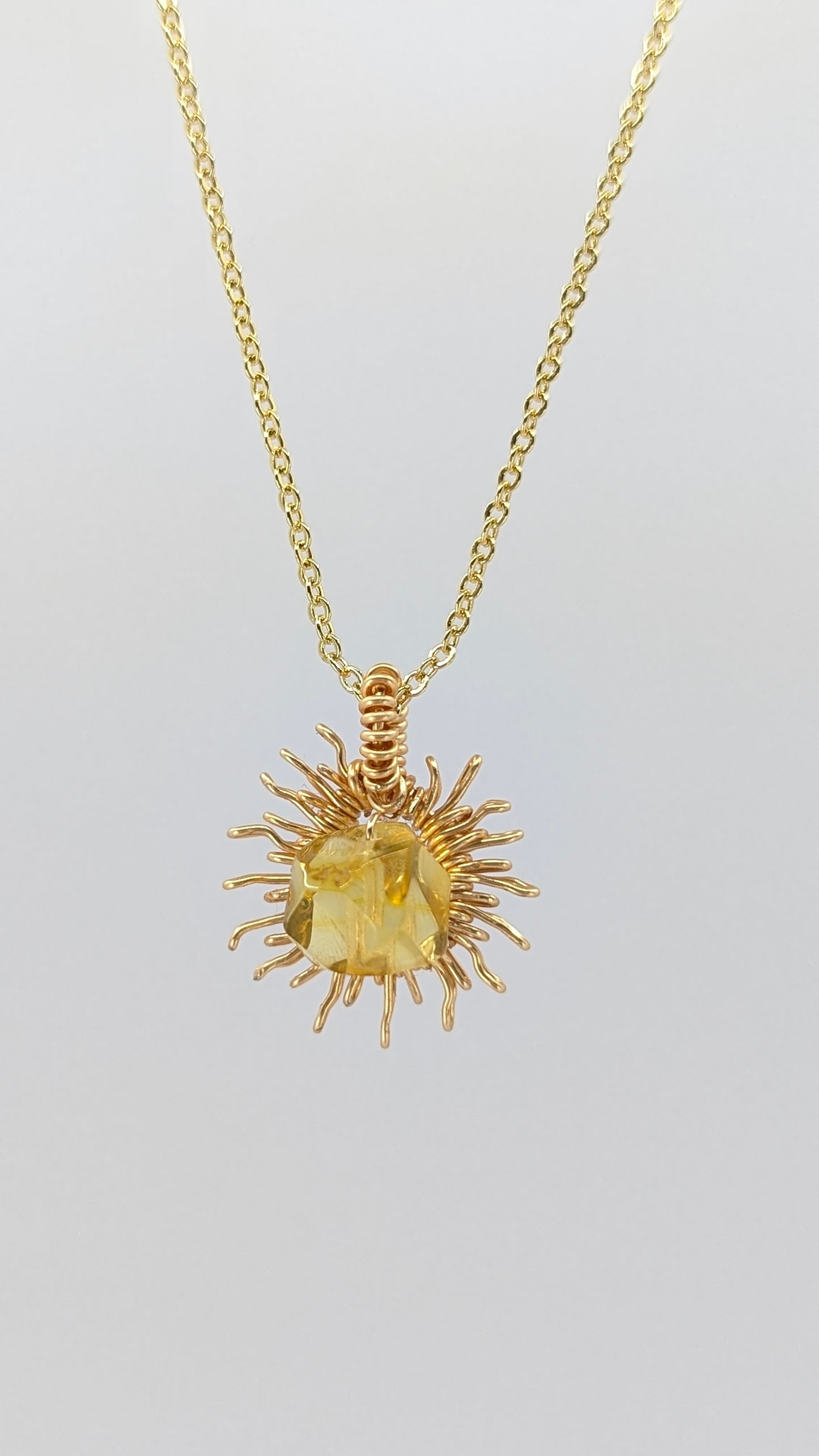 Amber Sunshine Necklace – Gold Tone (Geometric Amber)