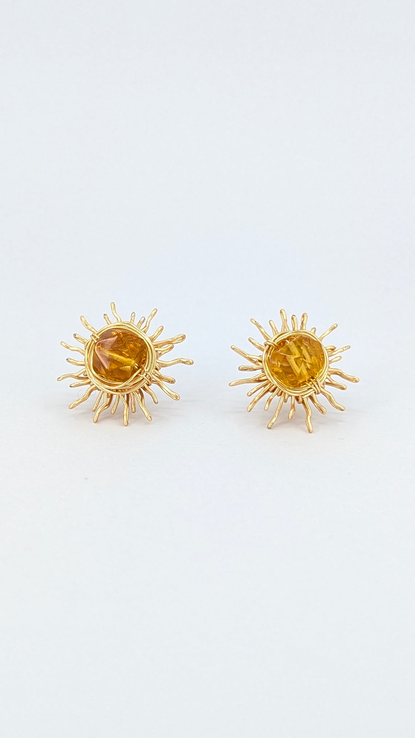 Aura solis Amber sunshine stud earring