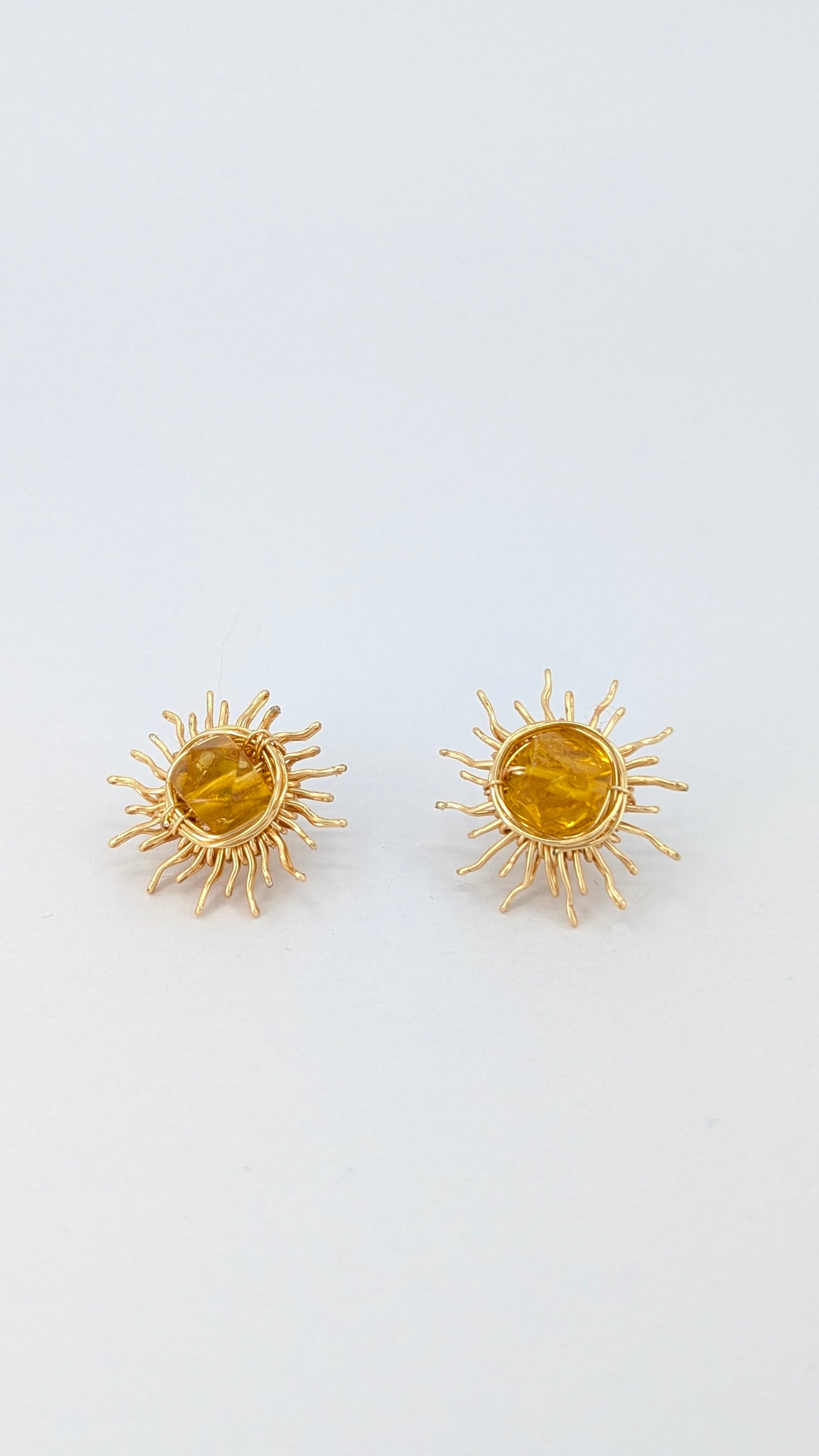 Sun Aura Amber sunshine stud earring
