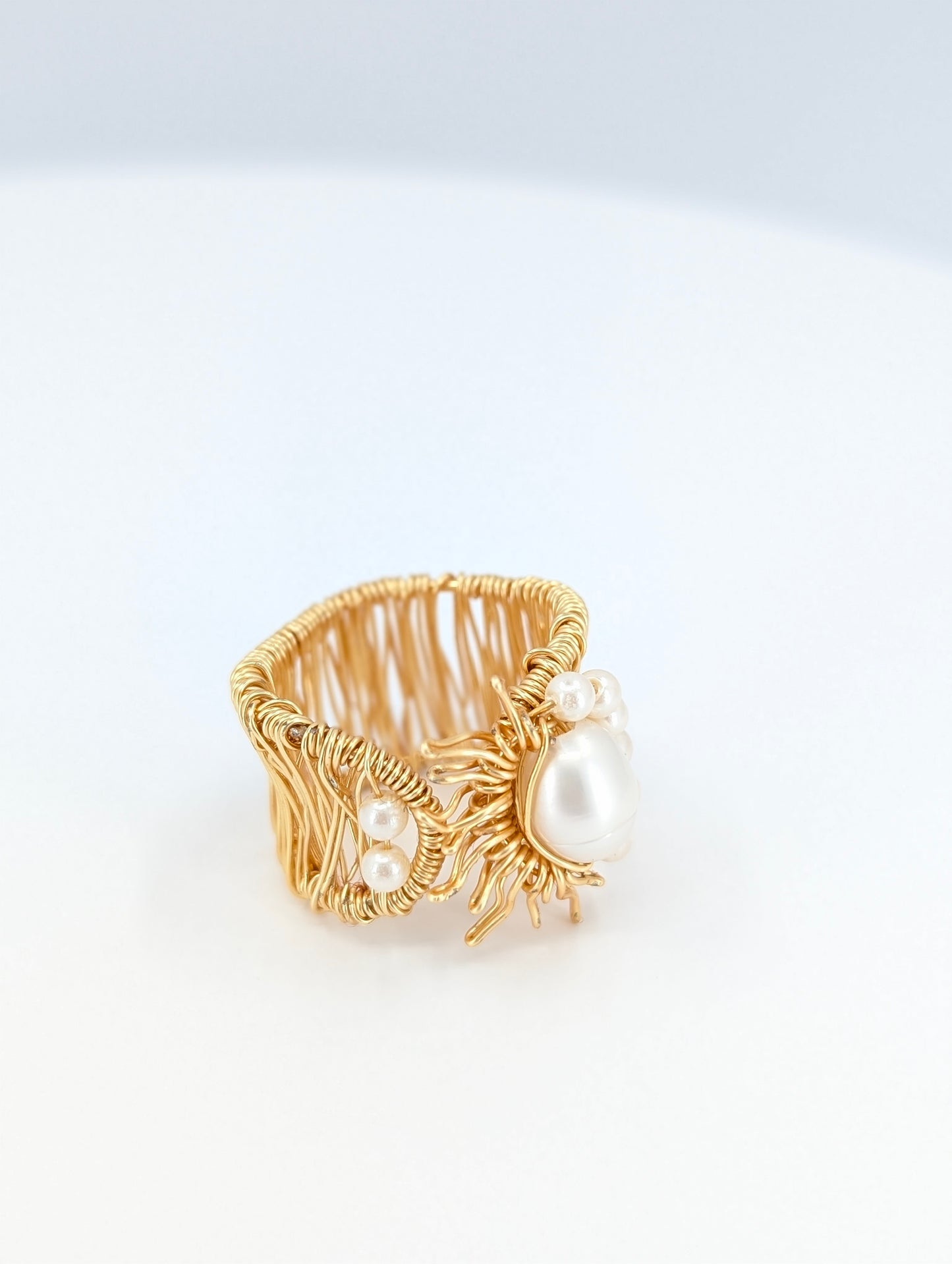 Half river pearls sunshines adjustable ring