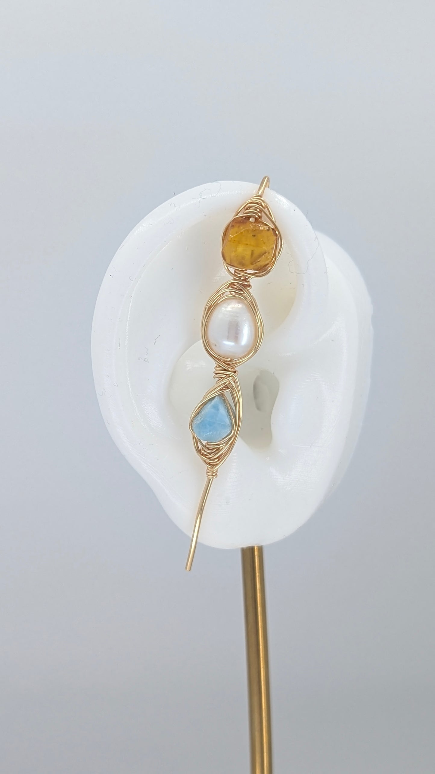 Triple stones ear pin