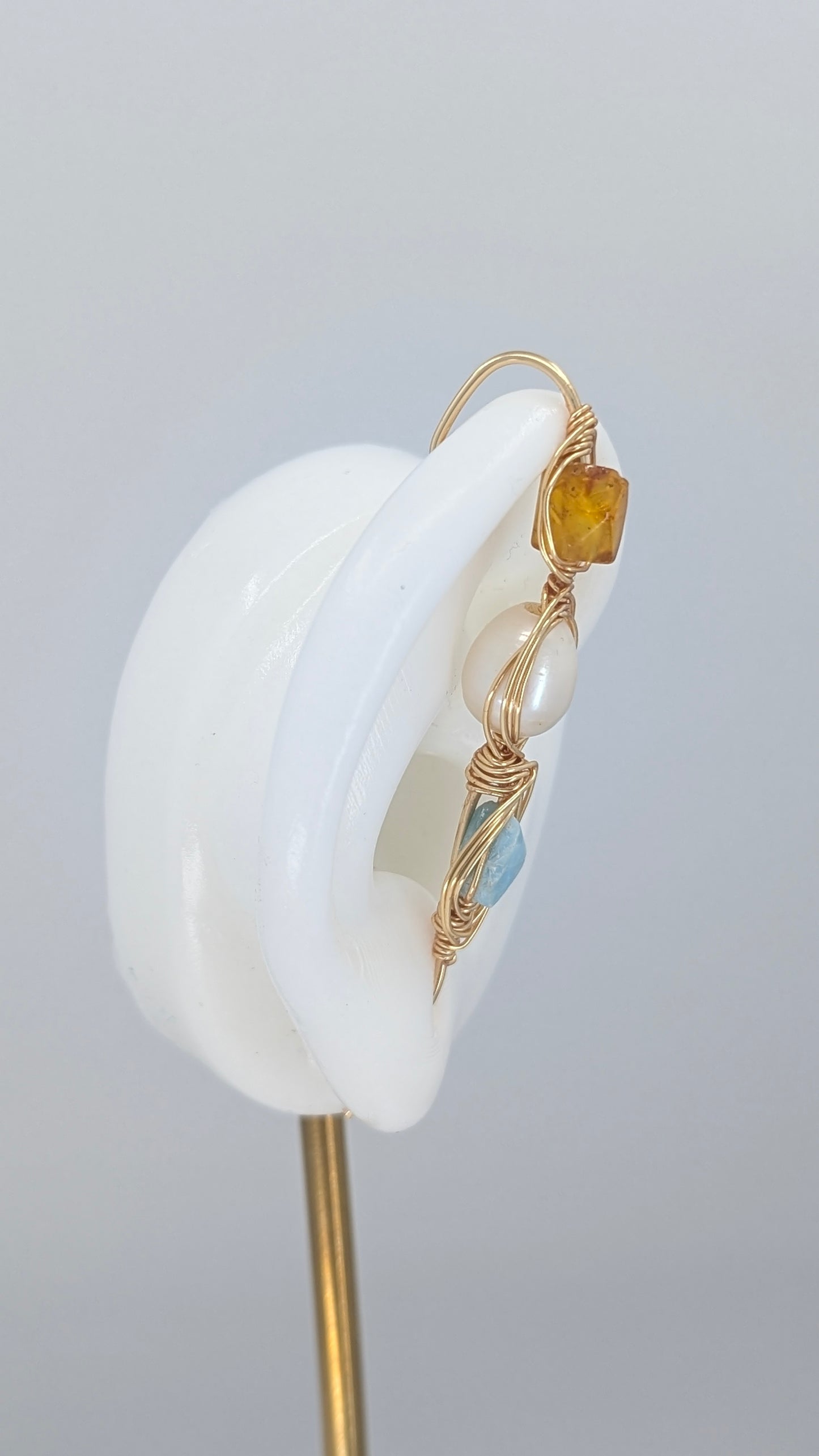 Triple stones ear pin