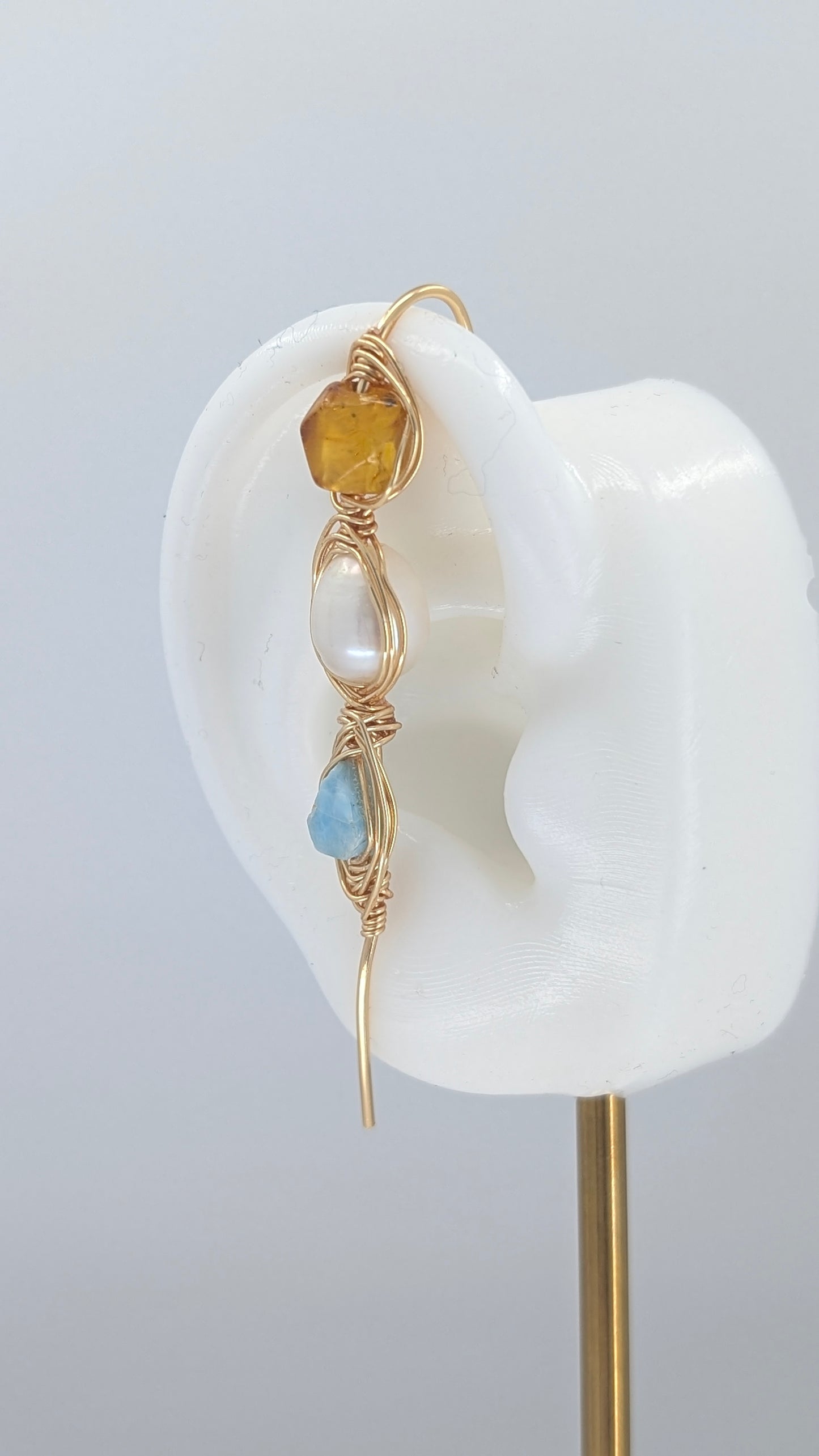 Triple stones ear pin